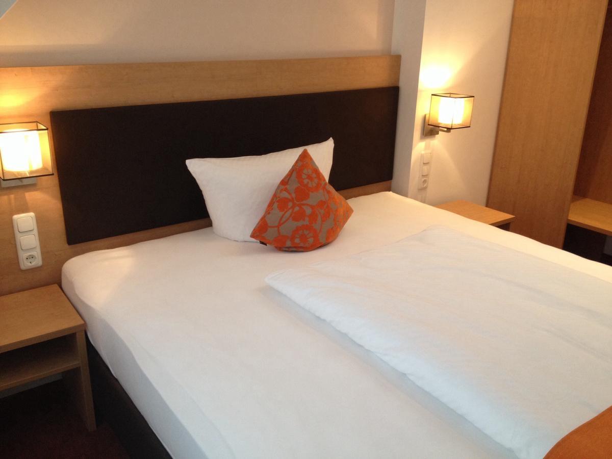 Sarah Hotel 3*